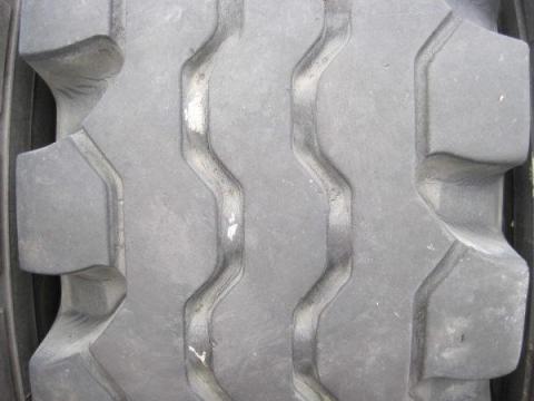 12.00 R24 Continental Titan Használt Gumiabroncs