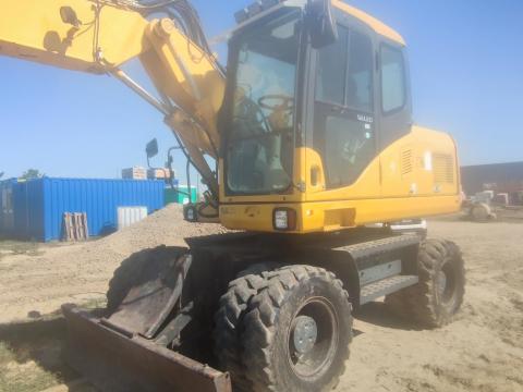 Eladó jó állapotú 2008-as Komatsu PW 140-7 gumikerekes forgókotró Eladó jó állapotú 2008-as Komatsu PW 140-7 gumikerekes forgókotró