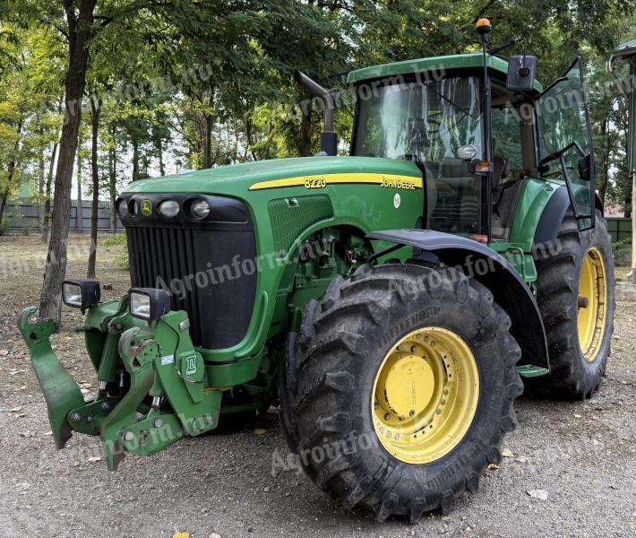 John Deere 8220 traktor