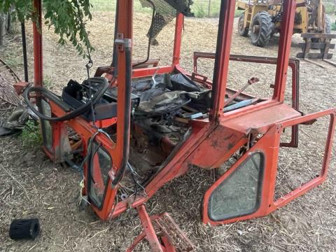 Eladó 1989 Mtz panoráma fülke Eladó 1989 Mtz panoráma fülke