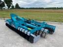 AGRONA Powerdisc HR-4,0 m függesztett rövidtárcsa hullámos tárcsalappal, ékgyűrűs hengerrel, akcióban