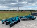 AGRONA Powerdisc HR-4,0 m függesztett rövidtárcsa hullámos tárcsalappal, ékgyűrűs hengerrel, akcióban