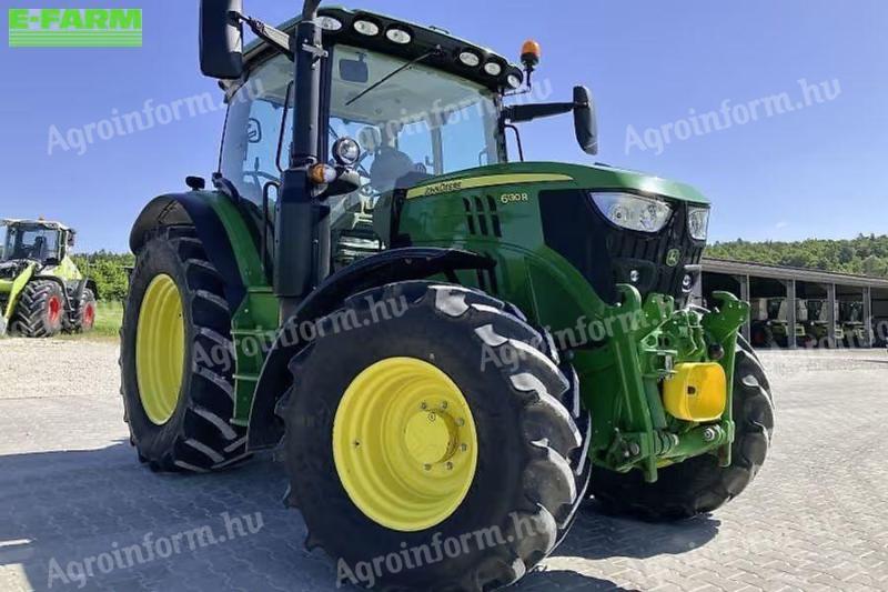 John Deere 6130 R traktor