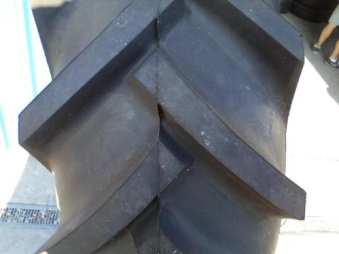 16.9 R30 Mitas TD13 Új Gumiabroncs