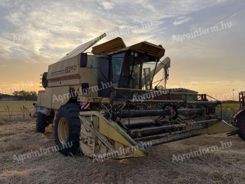 New Holland TF 42 kombájn - 4x4, hidro hajtás, Iveco motor!
