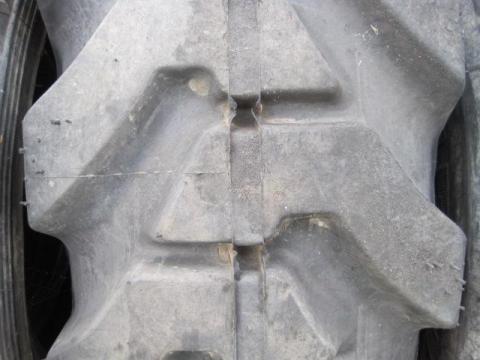 14.00 R24 Rigdon Futózott Használt Gumiabroncs