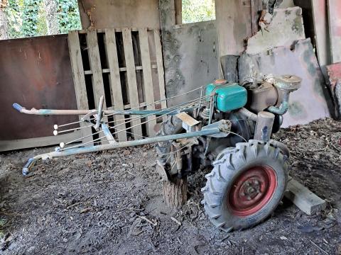 Eladó DSK-316 cseh dízel kistraktor új gumikkal, tartozékokkal Eladó DSK-316 cseh dízel kistraktor új gumikkal, tartozékokkal