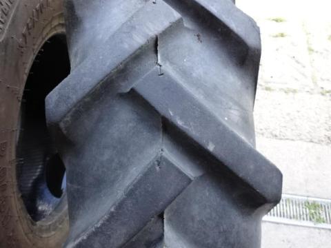 8.3 R24 Semperit Farmer AC Használt Gumiabroncs 8.3 R24 Semperit Farmer AC Használt Gumiabroncs