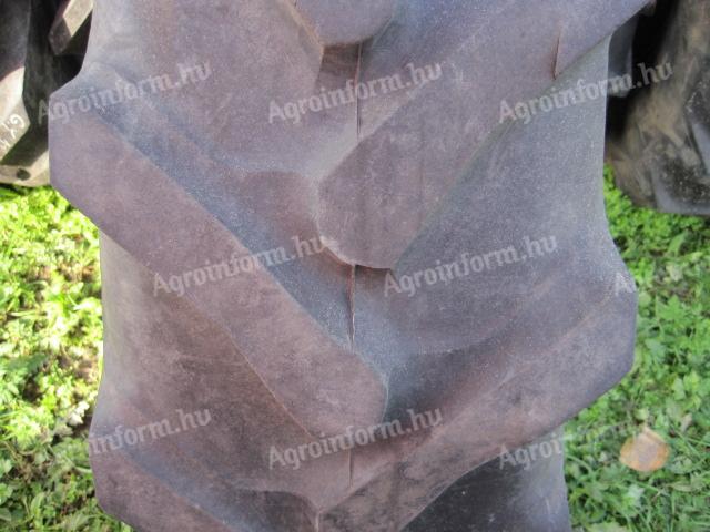 12.4 R32 Semperit HI Traction Használt Gumiabroncs