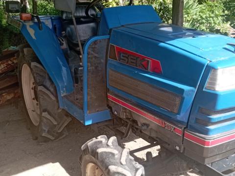 Iseki Tu 227 Japán kistraktor Talajmaróval 4x4 22Le Szervós Iranyváltós Iseki Tu 227 Japán kistraktor Talajmaróval 4x4 22Le Szervós Iranyváltós