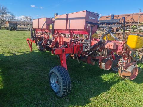 Matermacc M8000 kukuricavetőgép