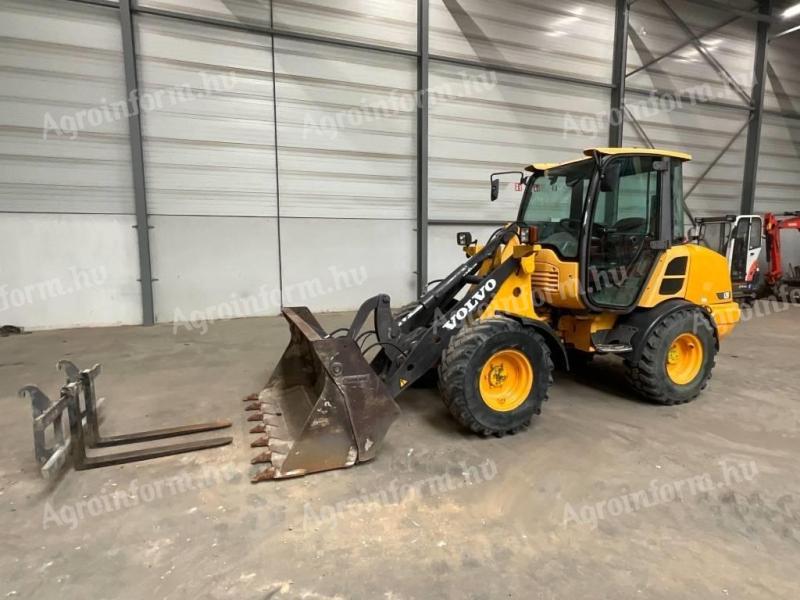 Volvo L 25 F / 2014 / 3 336 üzemóra / Lízing 20%-tól