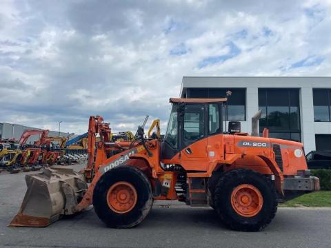 Doosan DL200-3 / 2014 / 11 675 üzemóra / Lízing 20%-tól