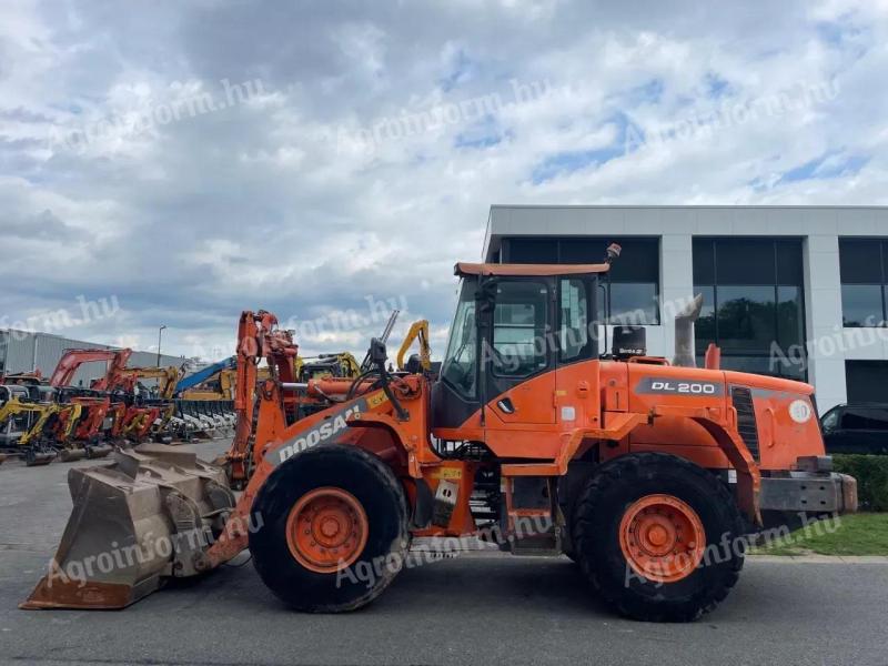 Doosan DL200-3 / 2014 / 11 675 üzemóra / Lízing 20%-tól
