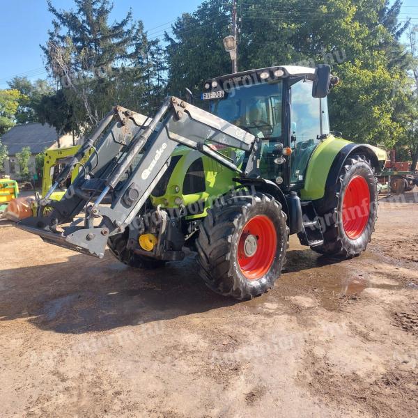 Claas Arion 540 CIS traktor Quicke Q45 homlokrakodóval