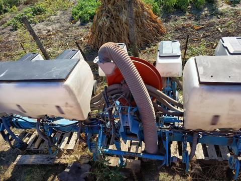 Monosem 6 soros fix vázas szemenkénti vetőgép eladó Monosem 6 soros fix vázas szemenkénti vetőgép eladó