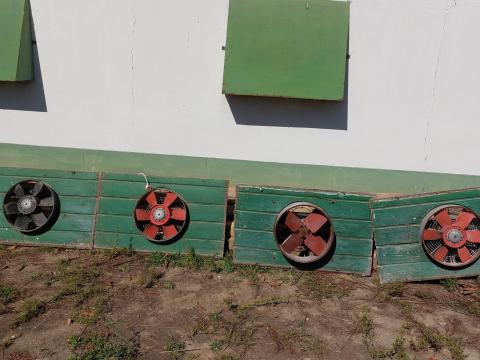 Ventilátorok istállókba, 220V, 4000 m3/h teljesítmény, német gyártmány Ventilátorok istállókba, 220V, 4000 m3/h teljesítmény, német gyártmány