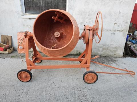 Favorit 250 ipari,  hajtóműves betonkeverő gép eladó