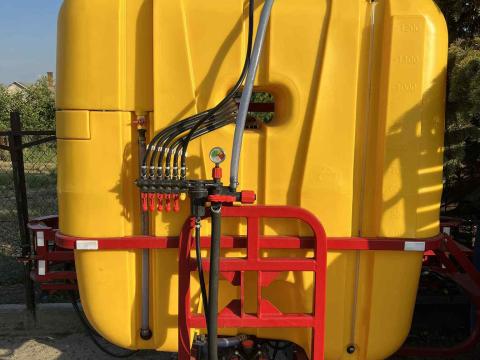 Szántóföldi permetező 1200 liter Szántóföldi permetező 1200 liter