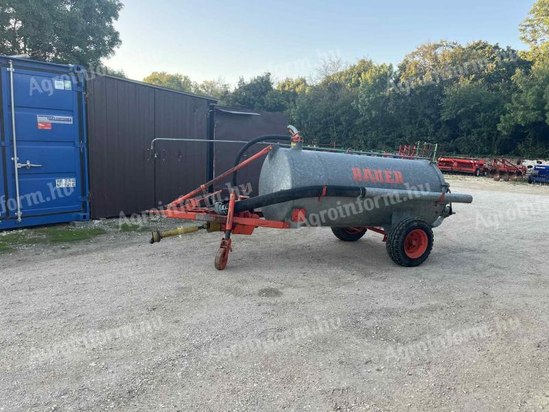 Bauer 3000l szippantó eladó