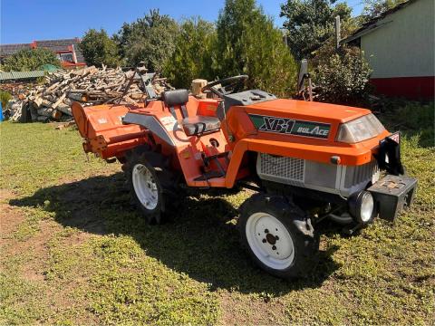 Eladó Kubota XB-1 kistraktor talajmaróval és tárcsával Eladó Kubota XB-1 kistraktor talajmaróval és tárcsával