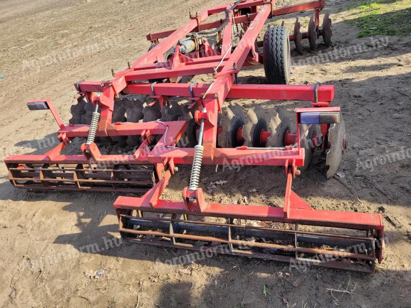 Vontatott tárcsa 2,8 m rögtörővel eladó MTZ