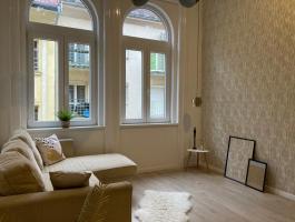 Budapesten,  a VIII. kerületben,  a Corvin Pláza mellett 39 m²-es galériás lakás eladó