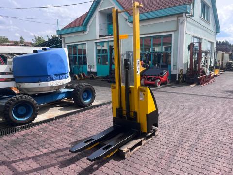 Gyalogkíséretű targonca V-1558 Gyalogkíséretű targonca V-1558