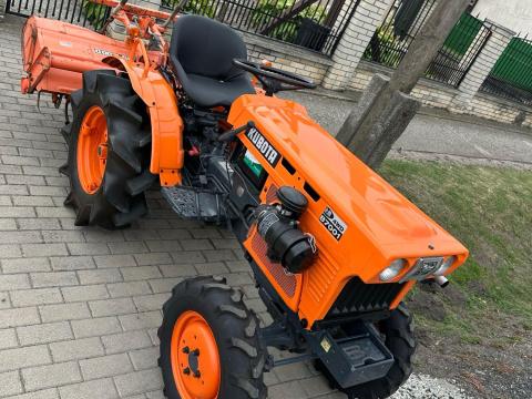 Kubota B7001 4X4 japán traktor
