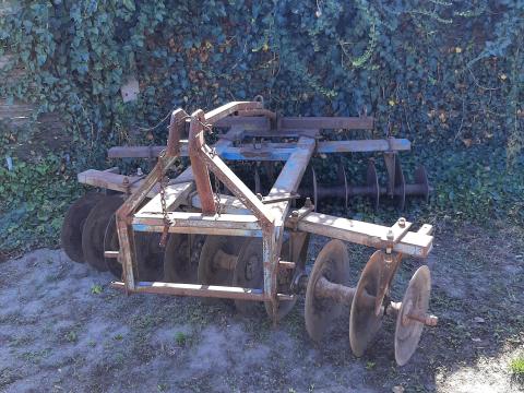 Tárcsa eladó – Mezőgazdasági tárcsa, talajművelő gép Tárcsa eladó – Mezőgazdasági tárcsa, talajművelő gép