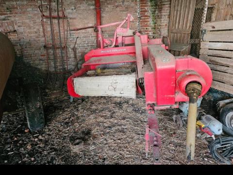 Massey Ferguson 15-8 kiskocka bálázó