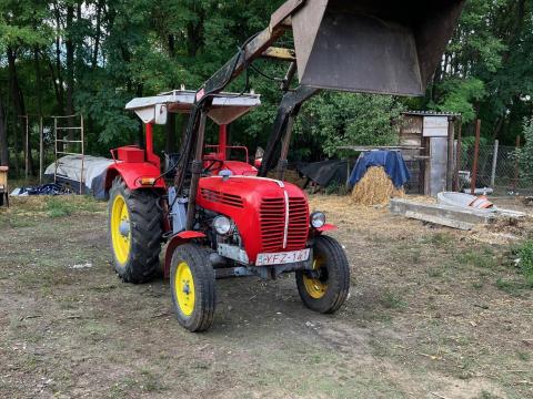 Steyr T 190 traktor homlokrakodóval, bálatüskés trágyavillával eladó Steyr T 190 traktor homlokrakodóval, bálatüskés trágyavillával eladó