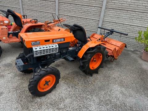 Kubota B7000 4X4 japán traktor
