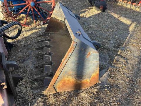 Trac Lift homlokrakodóra földkanál