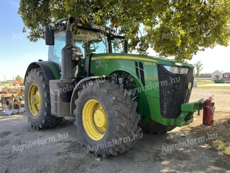 Felújított motorral rendelkező JD 8320R traktor eladó