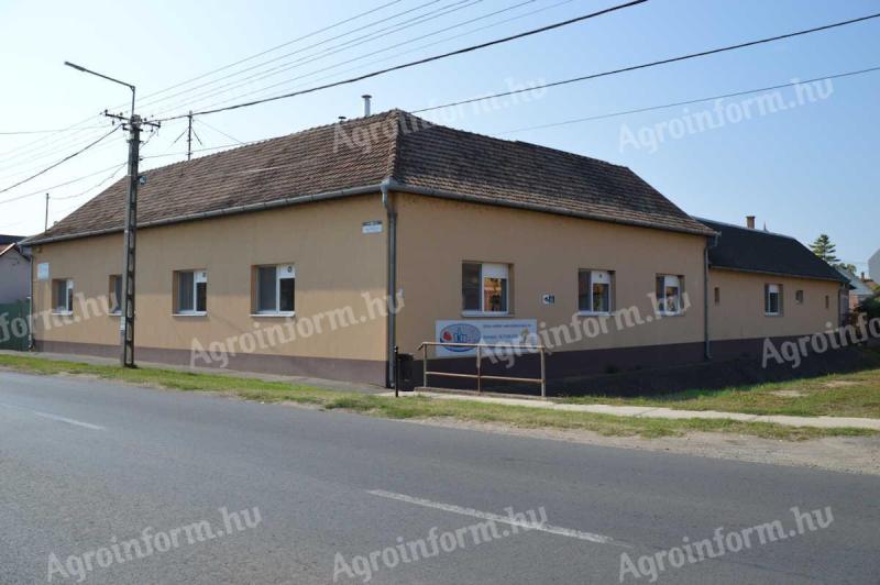 Eladó üzemcsarnok és raktár tésztagyártó gépsorral Derecskén, Debrecen közelében