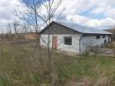 Állattartó és megkezdett téglaépület 6300 m²-es telken eladó