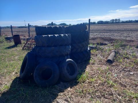 Traktor és pótkocsi gumiabroncsok eladók Traktor és pótkocsi gumiabroncsok eladók