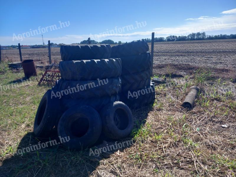 Traktor és pótkocsi gumiabroncsok eladók