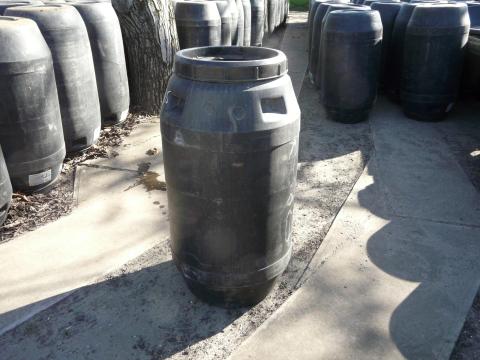 Műanyag hordók tetővel Műanyag hordók tetővel