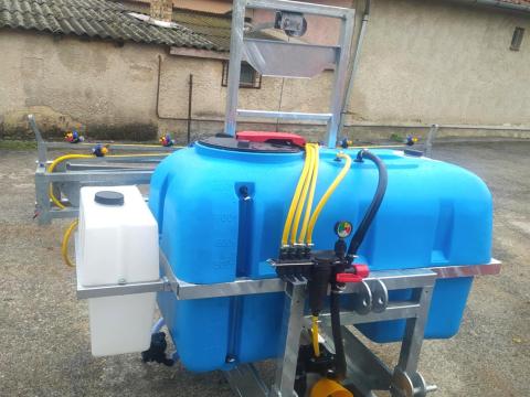 Új lengyel 800 l függesztett szántóföldi permetező 12 m kerettel Új lengyel 800 l függesztett szántóföldi permetező 12 m kerettel