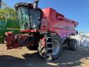 Case IH Axiál Flow 8240 kombájn 1300 munkaórával, Terra Flex hevederes, 10,5 méteres vágóasztallal