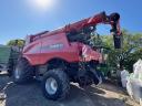 Case IH Axiál Flow 8240 kombájn 1300 munkaórával, Terra Flex hevederes, 10,5 méteres vágóasztallal