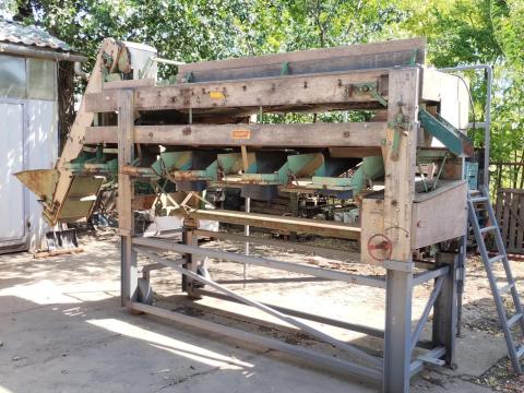 Válogató asztal eladó – nagy teljesítményű mezőgazdasági osztályozó vöröshagyma válogatáshoz Válogató asztal eladó – nagy teljesítményű mezőgazdasági osztályozó vöröshagyma válogatáshoz