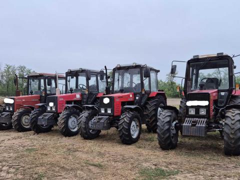 4 db Mtz 820.2 traktor eladó 4 db Mtz 820.2 traktor eladó