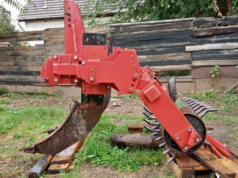 Eladó keveset használt kétkéses talajlazító