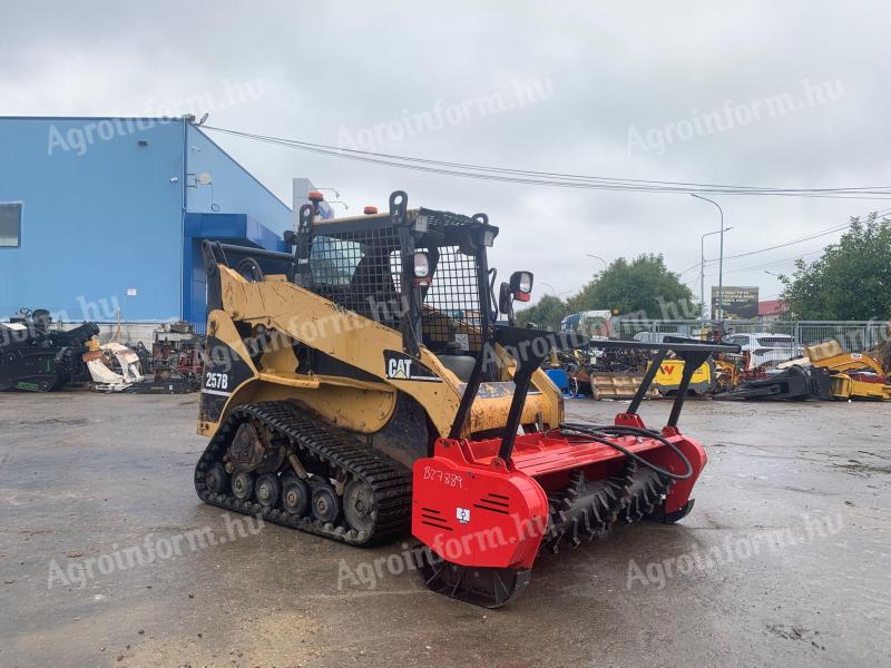 Caterpillar 257B minirakodó + GIYI 1.80 szárzúzó-mulcsozó eladó