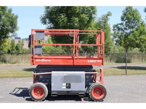 Skyjack SJ 6832 RTE | 12 méter | 454 kg | 2014 | 477 üzemóra | Lízing 20%-tól