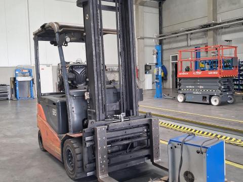 Toyota homlokvillás targonca eladó – 8FBMKT30, elektromos, 3000 kg teherbírás Toyota homlokvillás targonca eladó – 8FBMKT30, elektromos, 3000 kg teherbírás