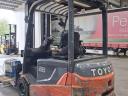 Toyota homlokvillás targonca eladó – 8FBMKT30, elektromos, 3000 kg teherbírás